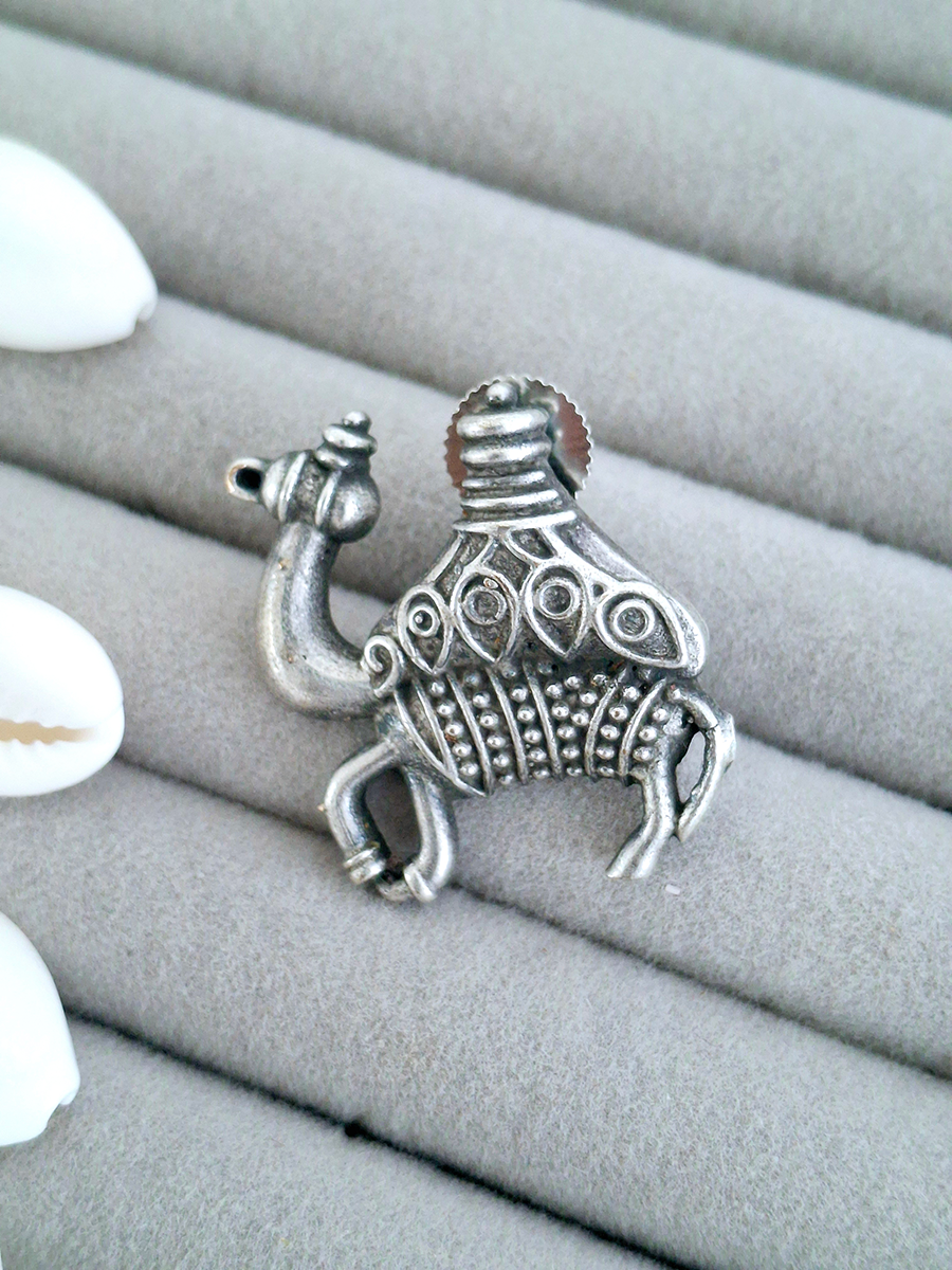 Camel Oxidised Stud