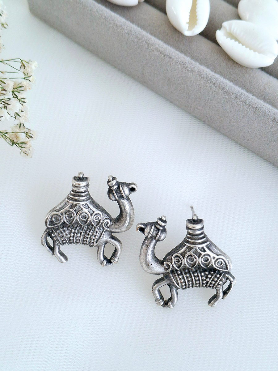 Camel Oxidised Stud