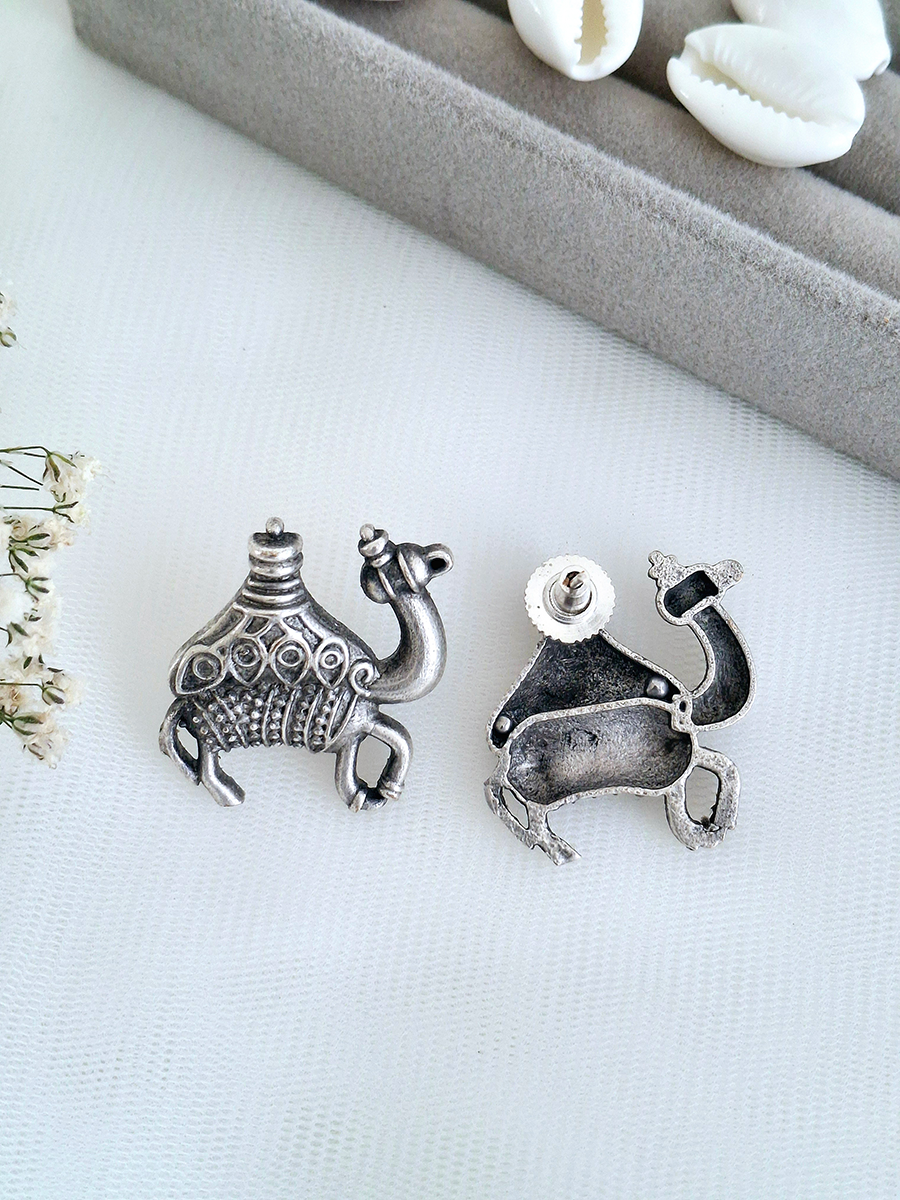Camel Oxidised Stud