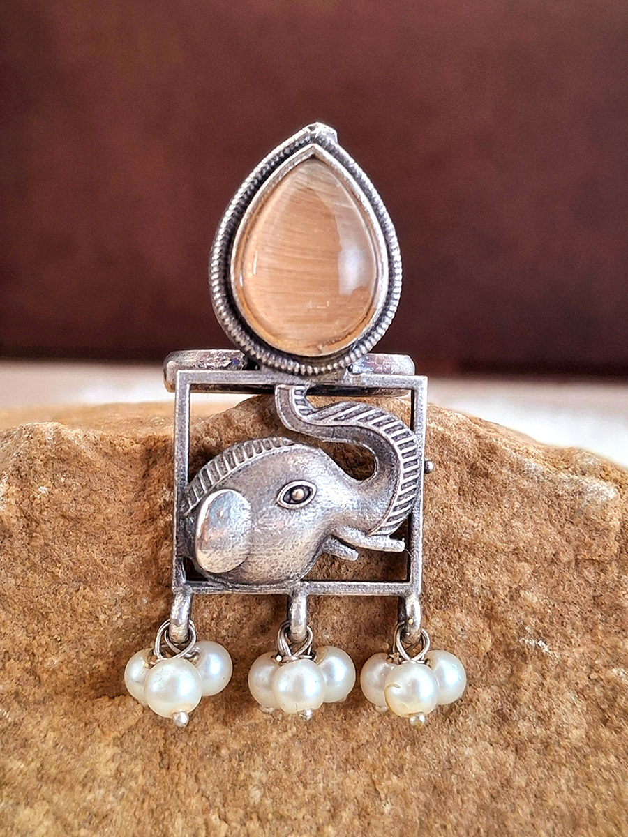 Elephant Face Monalisa Stone Oxidised Ring