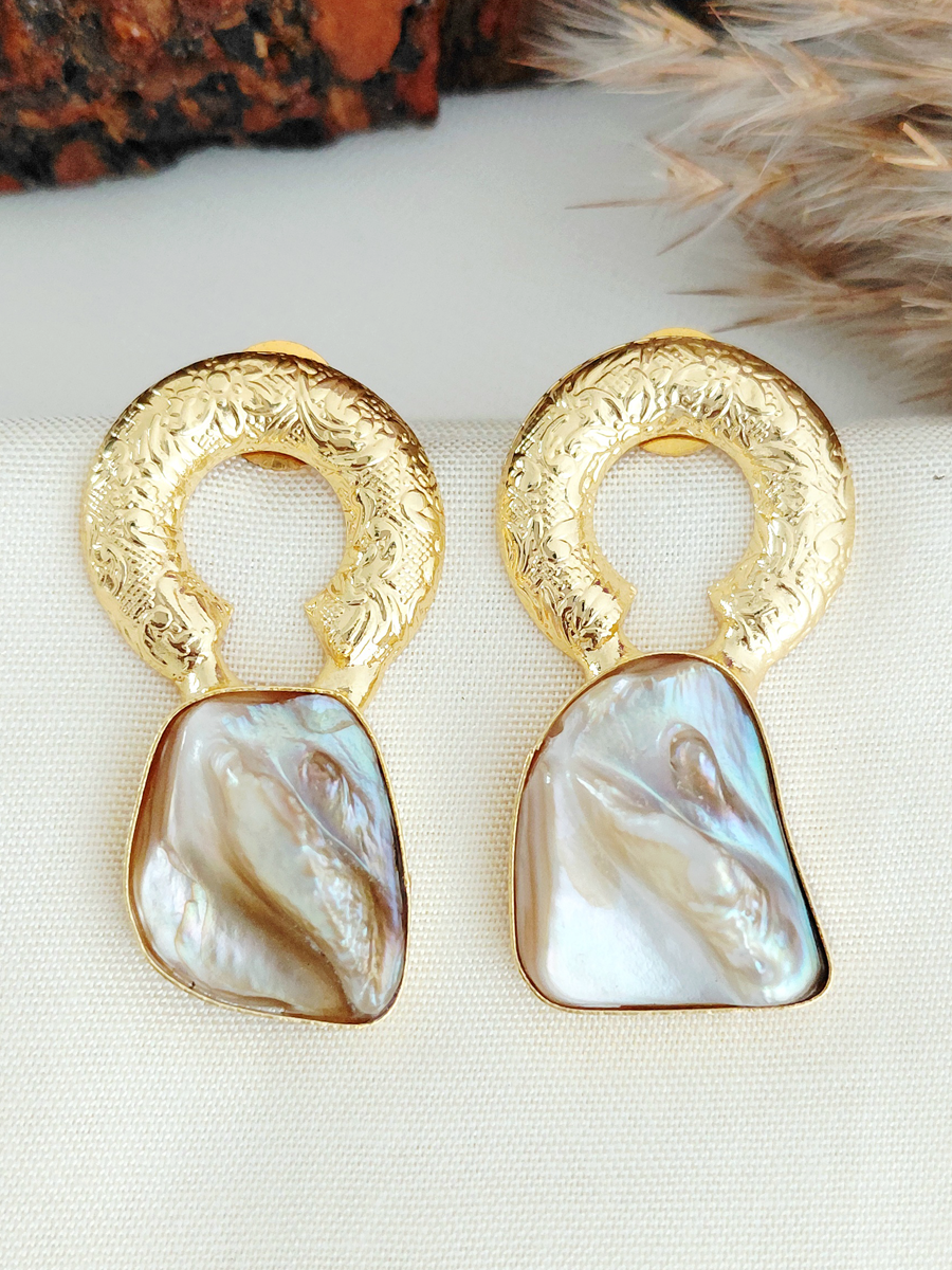 Mother of Pearl Elegant Earring