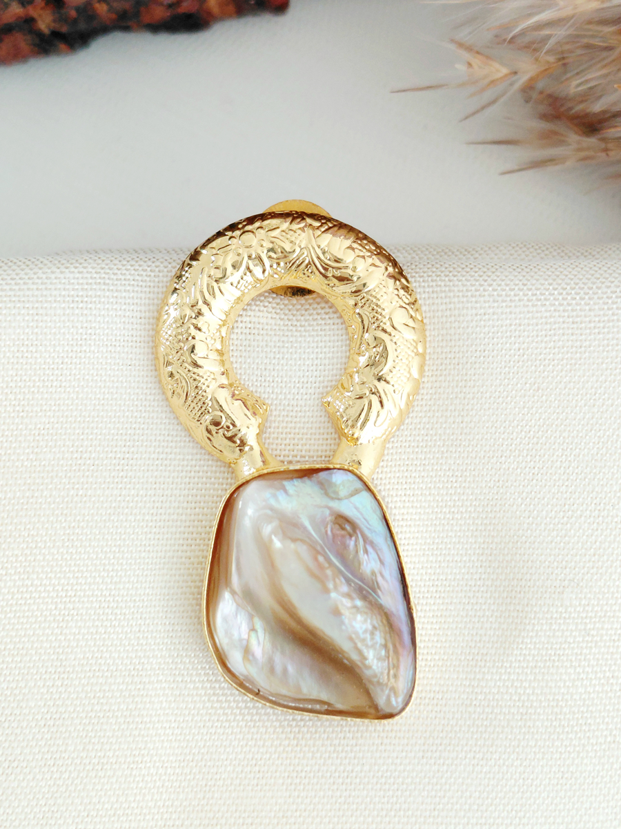 Mother of Pearl Elegant Earring
