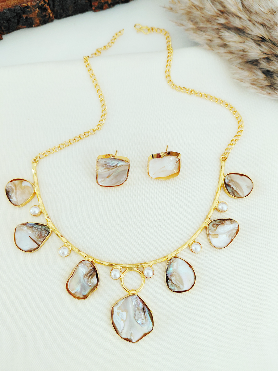 Mother of Pearl Elegant Semi Circle Necklace Set