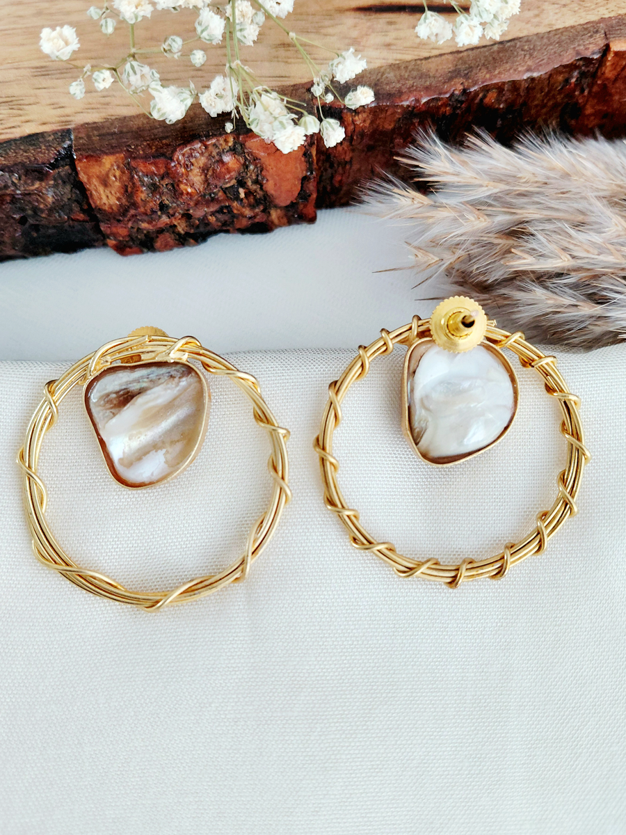 Mother of Pearl Stylish Round Earring