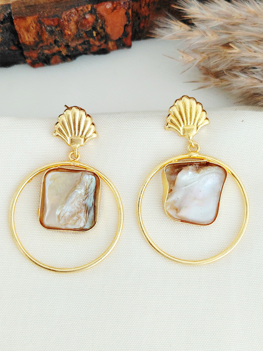 Mother of Pearl Royal Earring