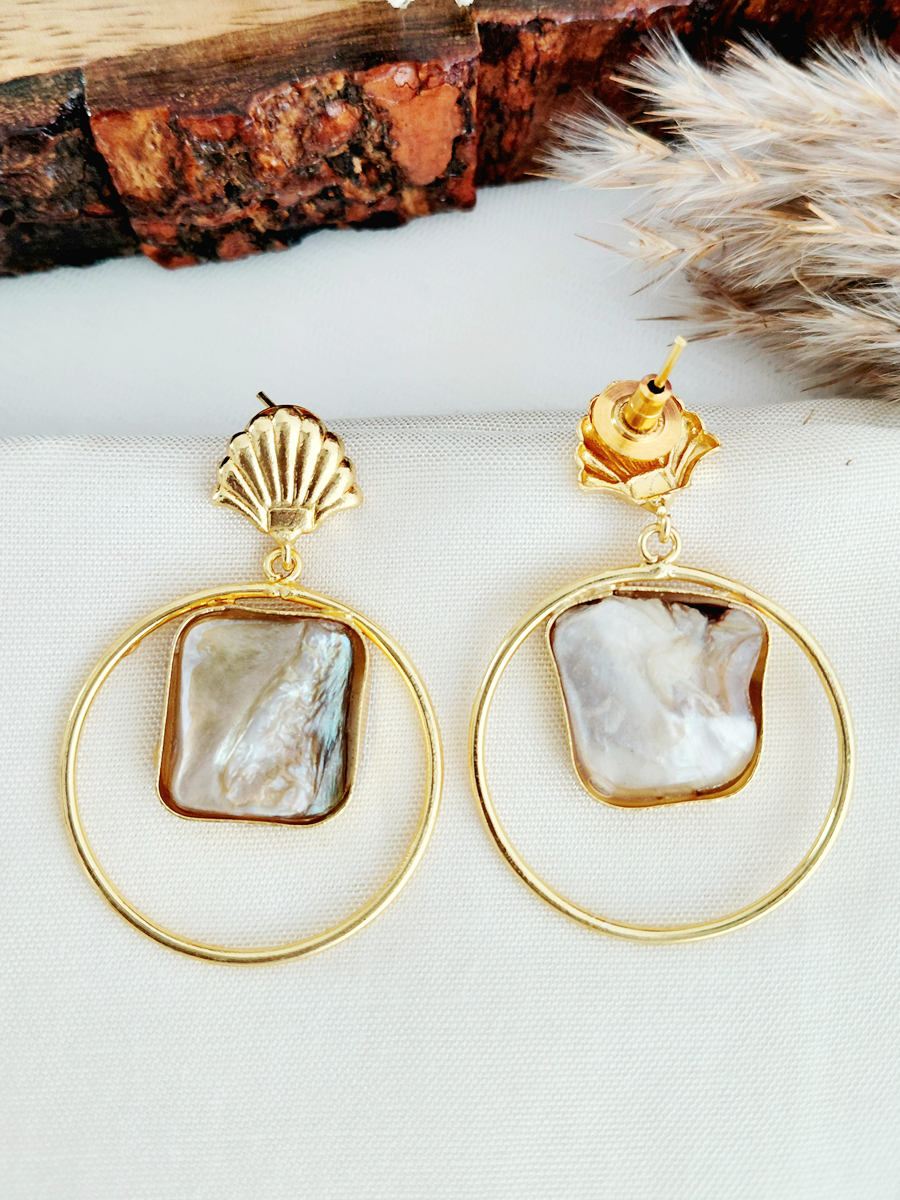Mother of Pearl Royal Earring