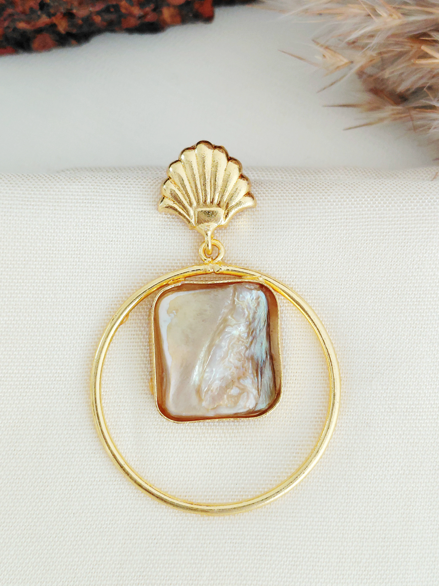 Mother of Pearl Royal Earring