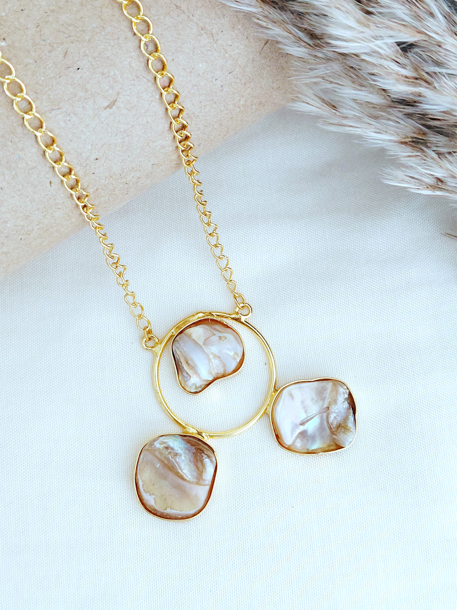 Mother of Pearl Vintage Look Necklace