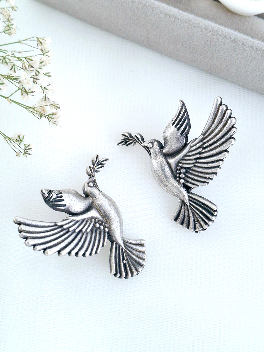 Pigeon Peace Oxidised Stud