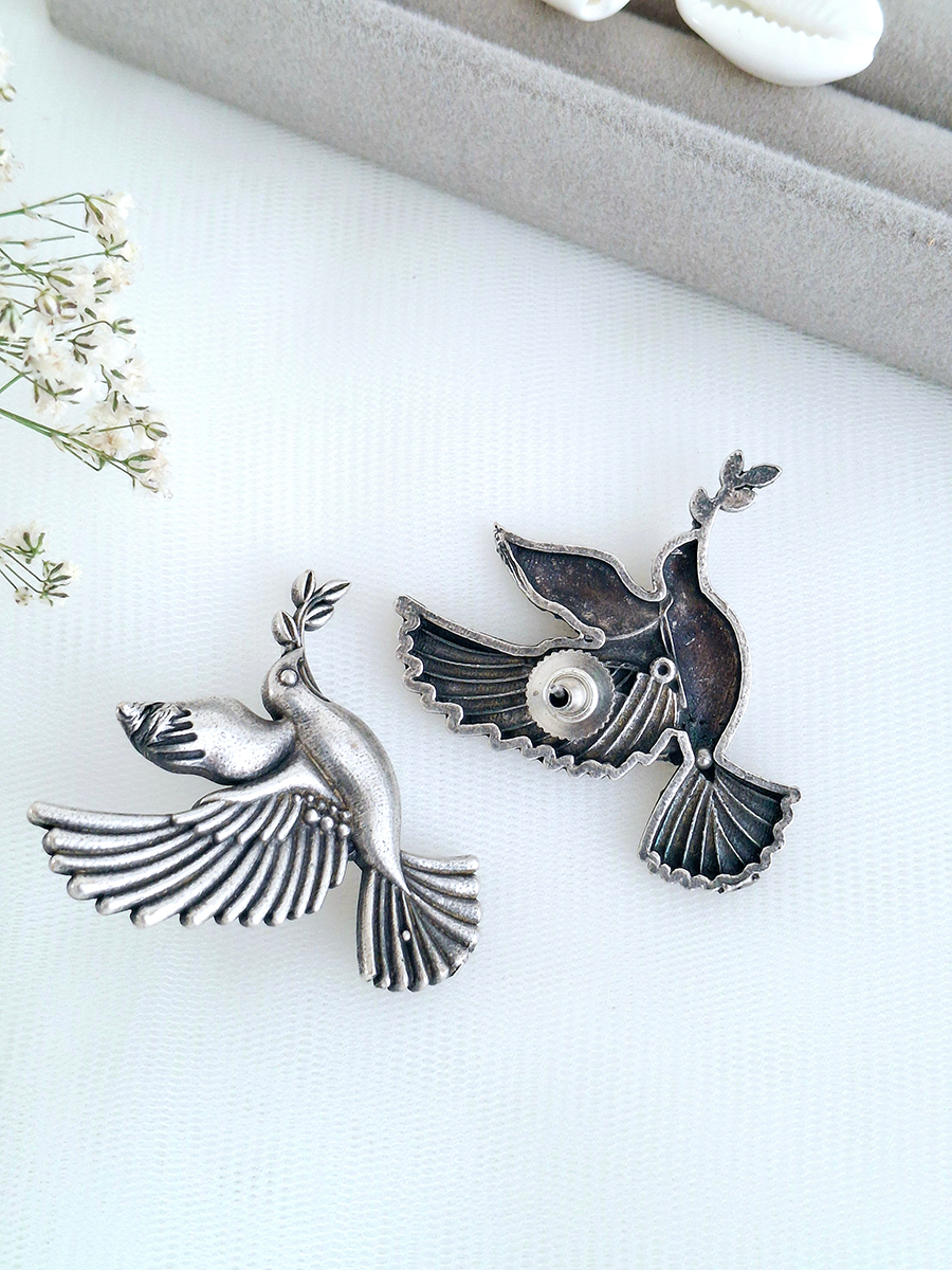 Pigeon Peace Oxidised Stud