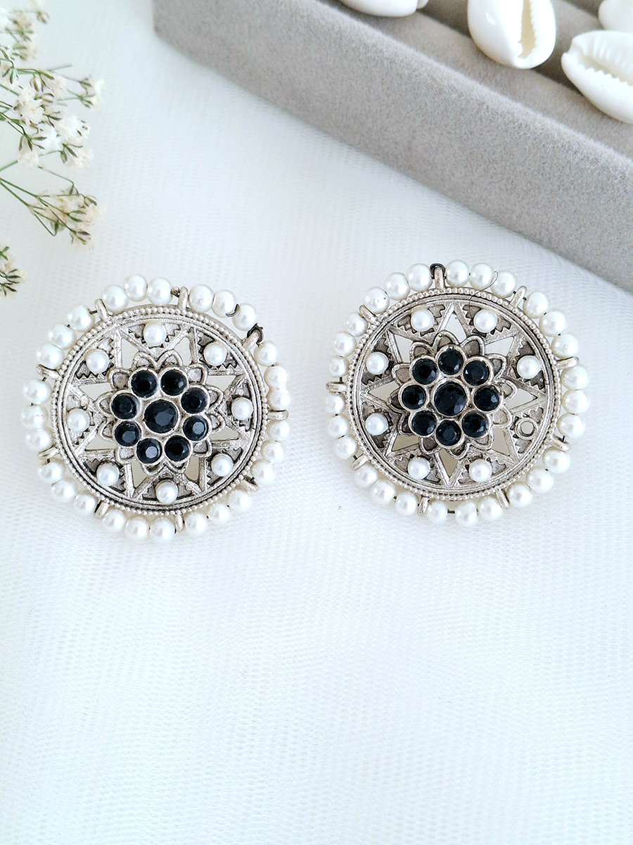 Round Pearl Oxidised Stud