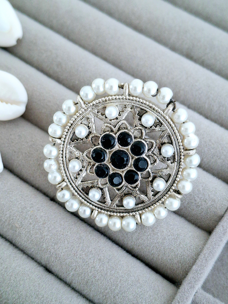 Round Pearl Oxidised Stud