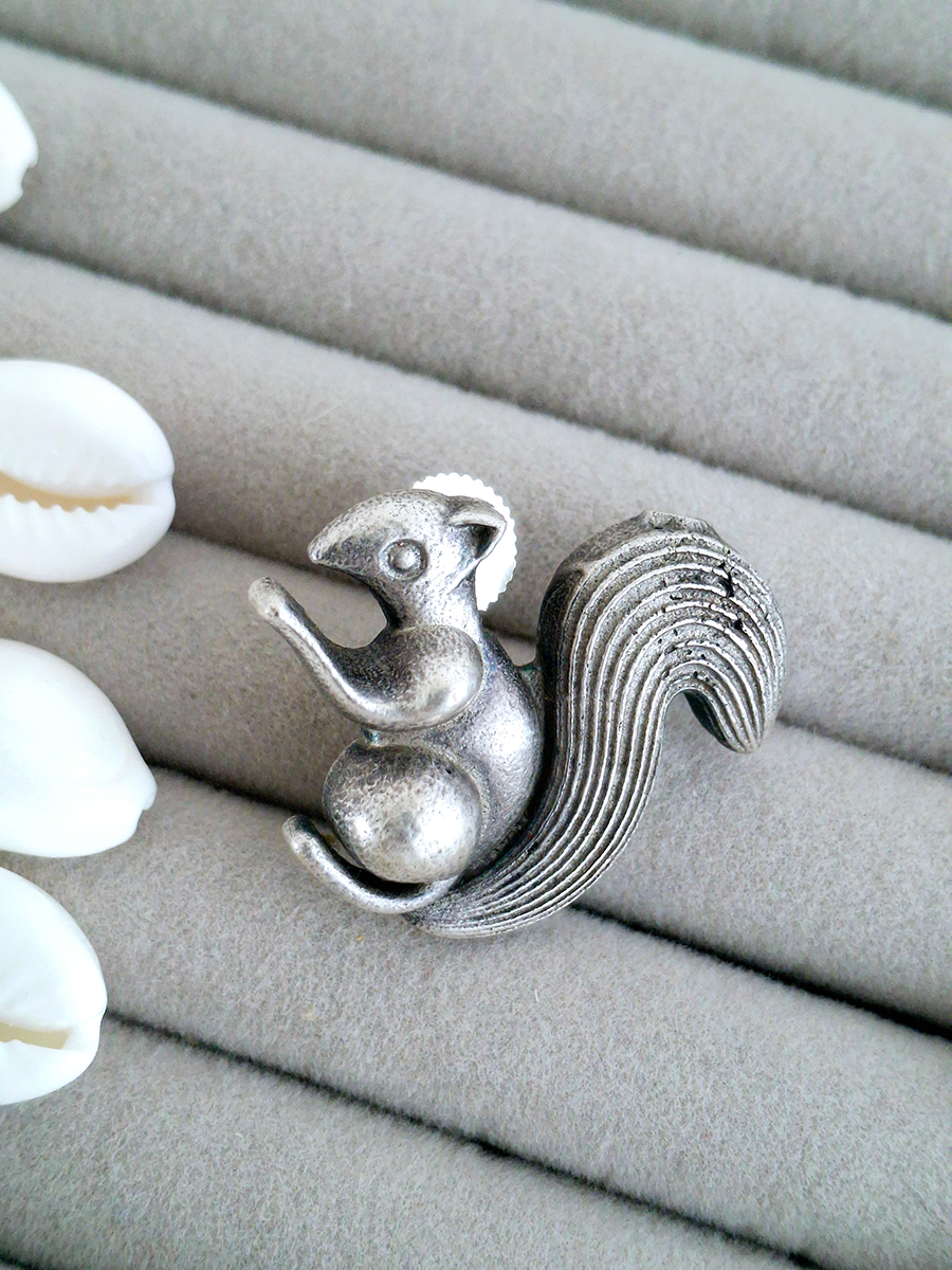 Squirrel Oxidised Stud