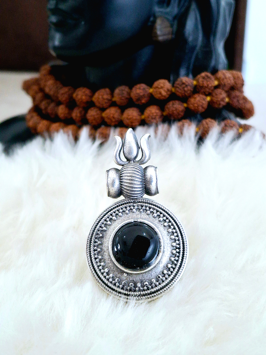 Trishul Oxidised Ring with Monalisa Stone