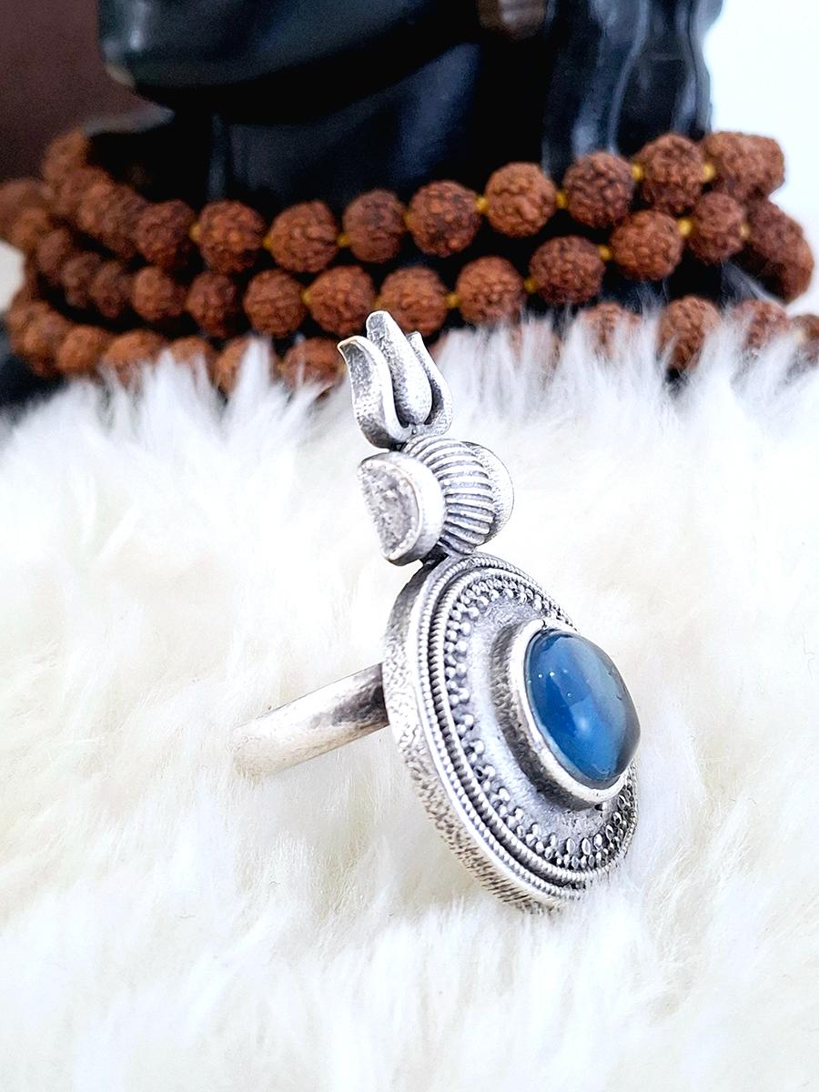 Trishul Oxidised Ring with Monalisa Stone